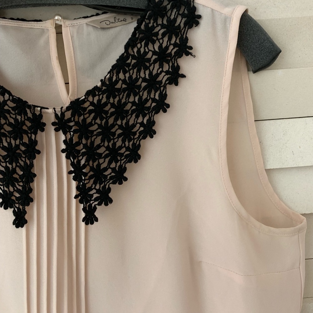 Nude top with black lace collar - Picture 5 of 6